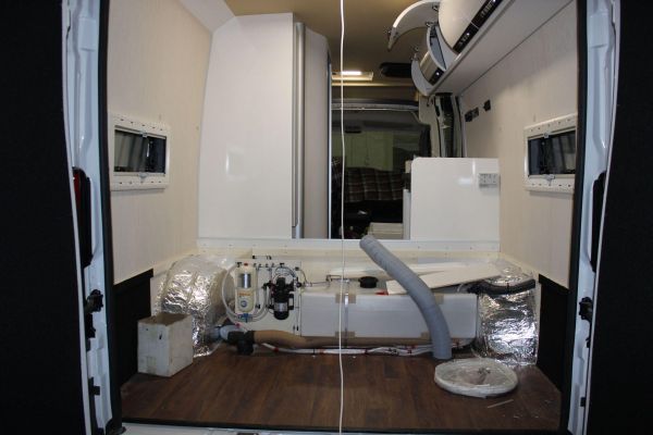 lakoauto-biwak-egyedi-lakoauto-gyartas-fiat-ducato-2015-epul-000277B852984-3A1A-9F4A-E48C-1017849CBBDF.jpg