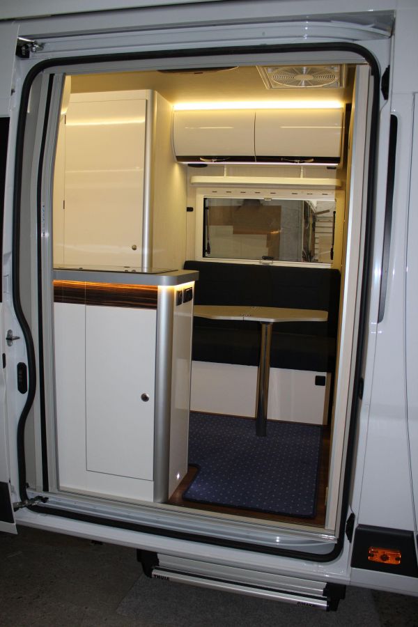 lakoauto-biwak-egyedi-lakoauto-gyartas-fiat-ducato-2015-kesz-00022367862E7-ADE1-325A-067F-E0853A9F672A.jpg