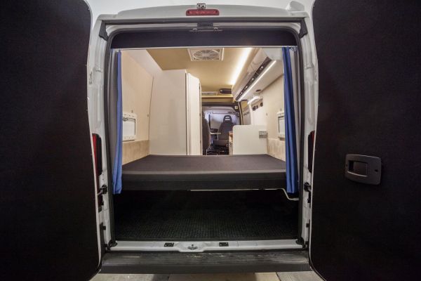 lakoauto-biwak-egyedi-lakoauto-gyartas-fiat-ducato-2015-kesz-00034847E3BDD-79ED-60E5-8A67-9299B53CC79F.jpg