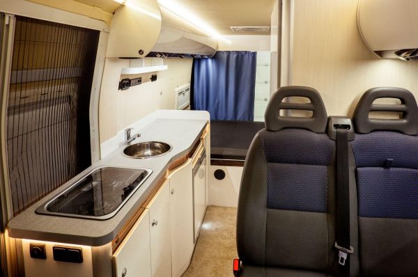 lakoauto-biwak-egyedi-lakoauto-gyartas-fiat-ducato-2015-kesz-0003640754928-AAB3-F13F-2583-C769E40C2428.jpg