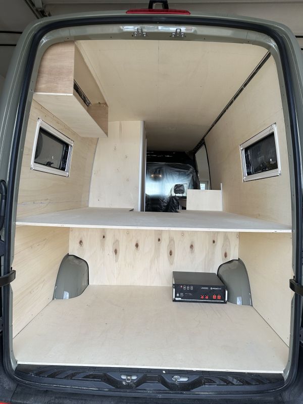 biwak-egyedi-laoauto-keszites-gyartas-mercedes-benz-sprinter-4x4-lakoauto-2026-epul-004339771E1-9549-29FC-0A4B-070EE0054FB0.jpg