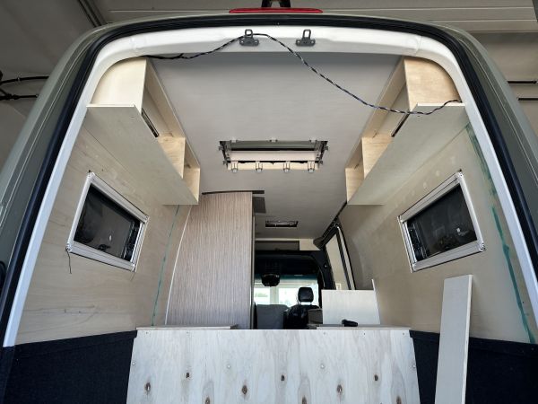 biwak-egyedi-laoauto-keszites-gyartas-mercedes-benz-sprinter-4x4-lakoauto-2026-epul-009877B7D40-9E7F-8251-4073-494B37646C05.jpg