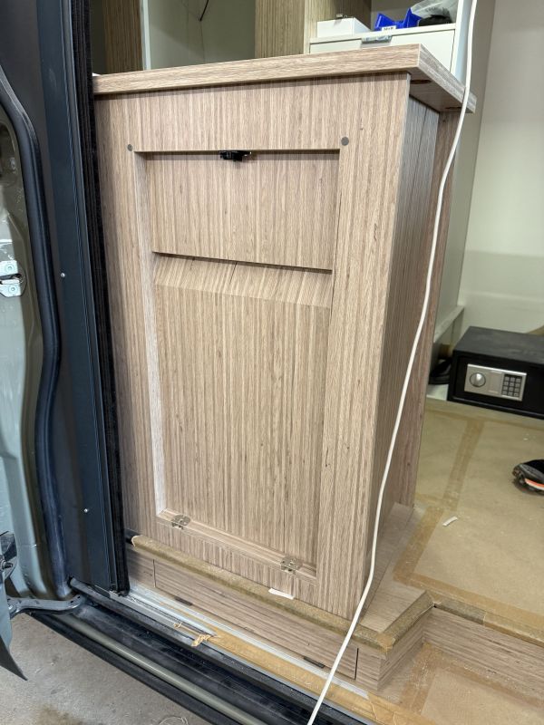 biwak-egyedi-laoauto-keszites-gyartas-mercedes-benz-sprinter-4x4-lakoauto-2026-epul-02426ABA125-F450-4BD4-BF55-09D01FD88329.jpg