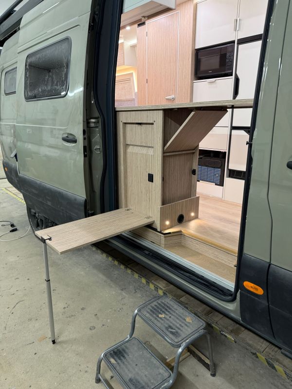 biwak-egyedi-laoauto-keszites-gyartas-mercedes-benz-sprinter-4x4-lakoauto-2026-epul-0354E8F0018-118A-0F3D-4529-4194DA9E6A23.jpeg