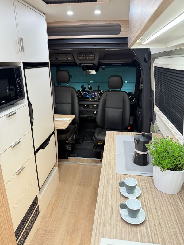 biwak-egyedi-laoauto-keszites-gyartas-mercedes-benz-sprinter-4x4-lakoauto-2026-kesz-014661E6ECB-9A8B-1C92-8700-A31DAC57759E.jpeg
