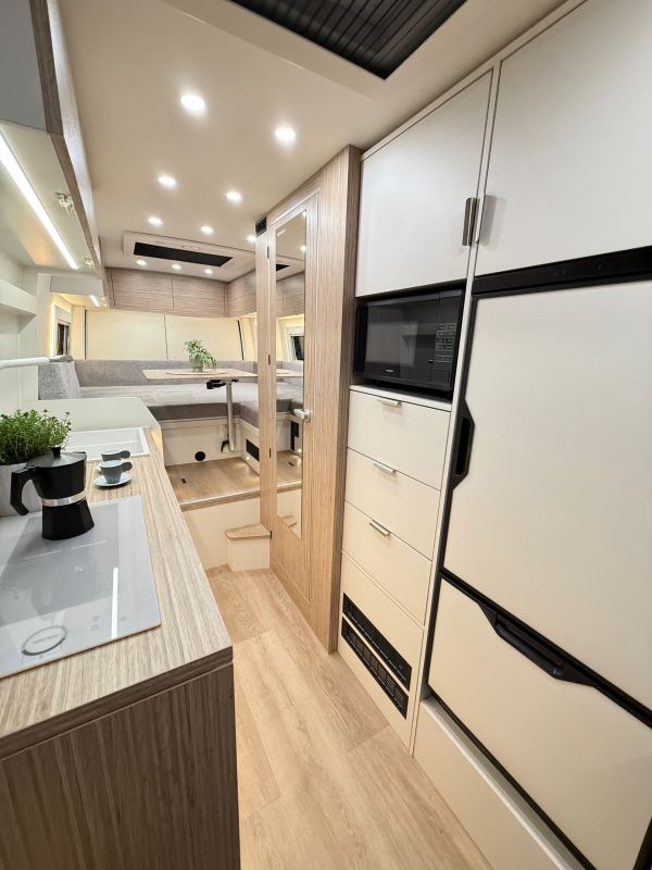 biwak-egyedi-laoauto-keszites-gyartas-mercedes-benz-sprinter-4x4-lakoauto-2026-kesz-015C13F0A64-E9BC-2B5D-6F1E-12F25CC13191.jpeg