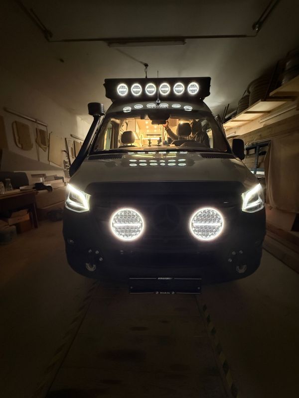 biwak-egyedi-laoauto-keszites-gyartas-mercedes-benz-sprinter-4x4-lakoauto-2026-kesz-03253E20264-DEC7-3602-30CF-6B20C9956CC1.jpeg
